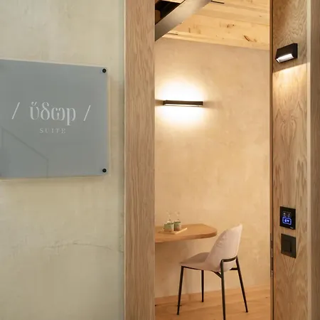 Poem דירה חאניה